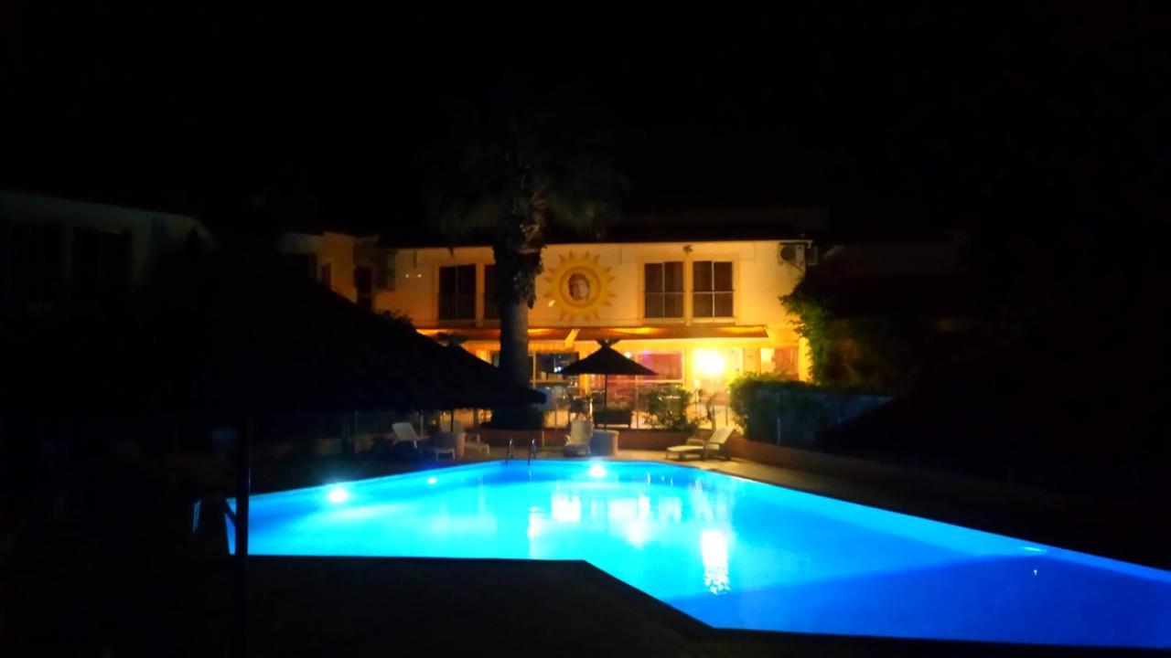 Brit Hotel Confort Helios Агде Екстериор снимка